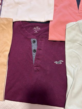 Camisetas Hollister y Levis de Manga Corta
