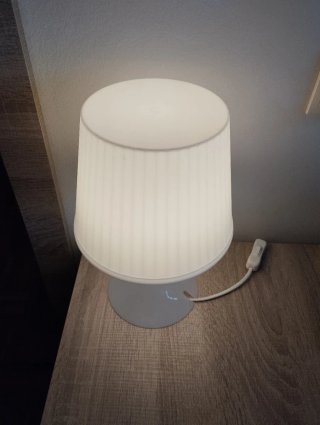 Lámpara de mesa moderna
