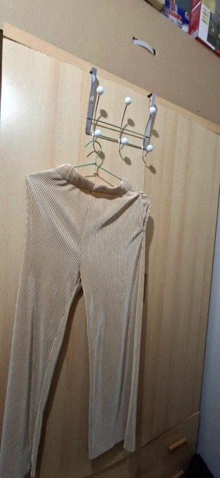 Conjunto pantalón y top plisado beige