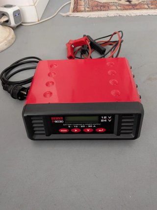 Cargador Batería Ferve F-9030 12V/24V