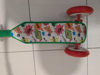 Patinete infantil 3 ruedas casi nuevo
