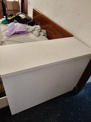 Cabecero con zapatero blanco moderno
