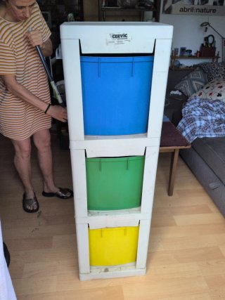 Cubos de reciclaje de plástico