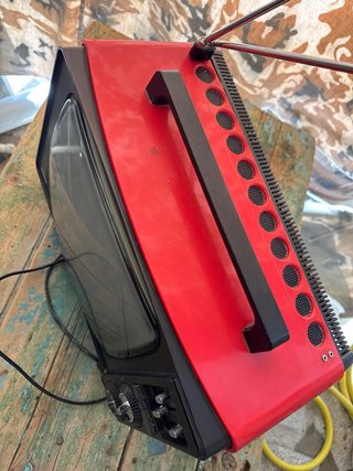 Televisor Vintage Inter Rojo y Negro