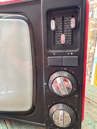 Televisor Vintage Inter Rojo y Negro