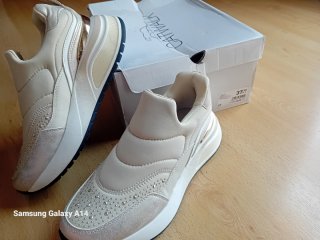 Deportivos mujer beige y dorado
