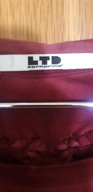Camiseta Fornarina burdeos lentejuelas T. L