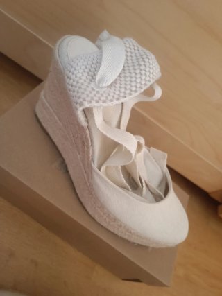 Cuñas Stradivarius Beige/Blanco