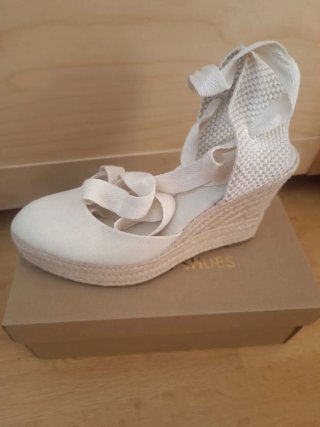 Cuñas Stradivarius Beige/Blanco