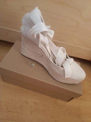 Cuñas Stradivarius Beige/Blanco