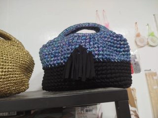 Bolso de ganchillo dorado hecho a mano