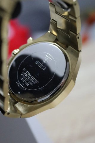Reloj Guess Dorado y Negro