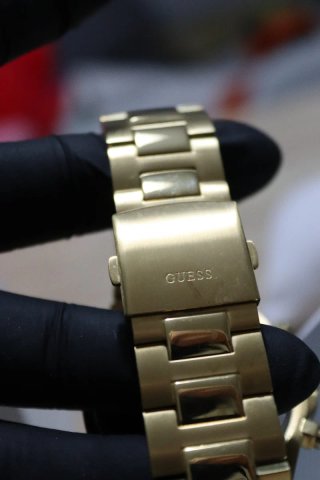 Reloj Guess Dorado y Negro