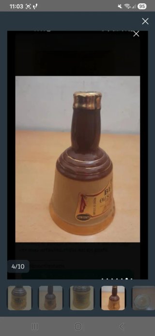 Lotto di 2 bottiglie vuote di whisky Bell's