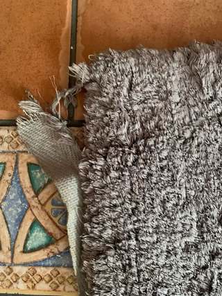 Alfombra gris poliéster