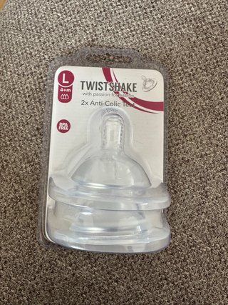Biberón Twistshake Anticólicos + 2 Tetinas L