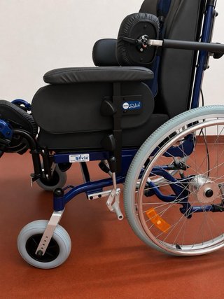 Silla de ruedas basculante nueva