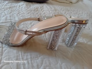 Zapatos de fiesta plateados con pedrería