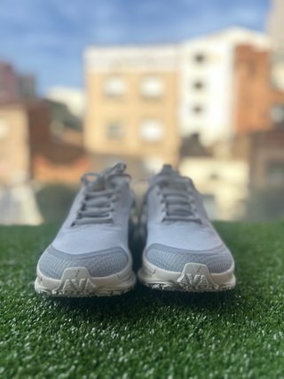 Nike Vomero 18 GTX Gris/Blanco - Talla 44