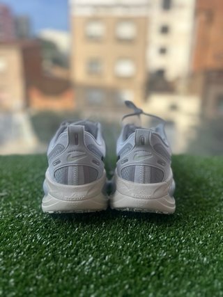 Nike Vomero 18 GTX Gris/Blanco - Talla 44