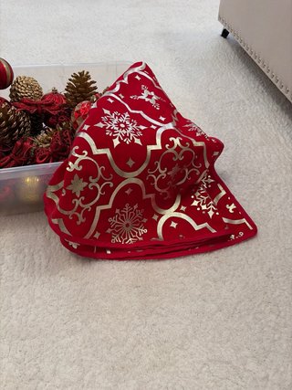 Caja adornos Navidad bolas y piñas