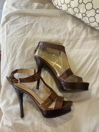 Sandalias de tacón Guess marrones