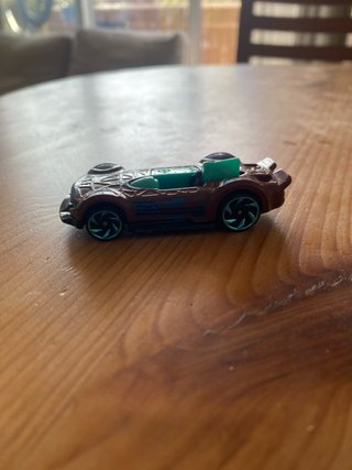 Coche Hot Wheels Marrón