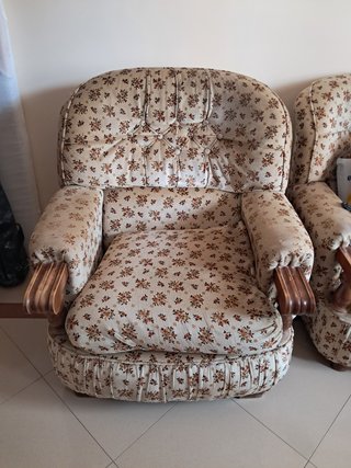 Sofá y 2 sillones de tela con madera