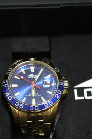 Reloj Lotus Dorado y Azul