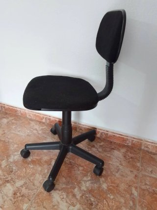 Silla de oficina negra