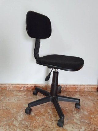 Silla de oficina negra