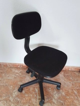 Silla de oficina negra