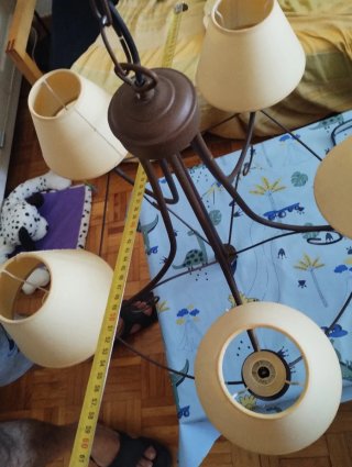 Lámpara de forja con 5 tulipas beige