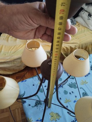 Lámpara de forja con 5 tulipas beige