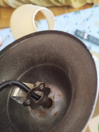 Lámpara de forja con 5 tulipas beige