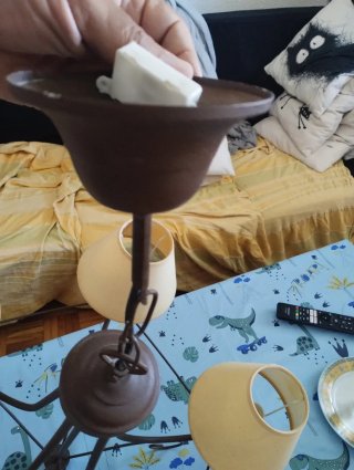 Lámpara de forja con 5 tulipas beige