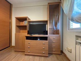Mueble de salón madera y cristal