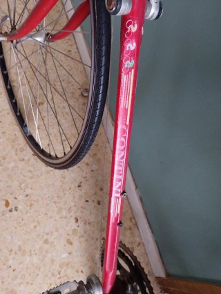 Bicicleta de carretera roja