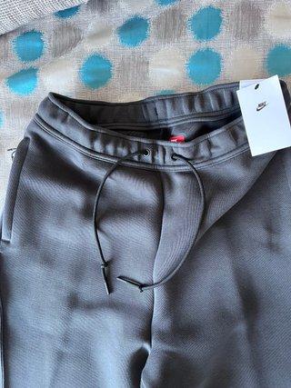 Pantalón Nike oversize gris