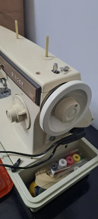 Máquina de coser Singer 1247