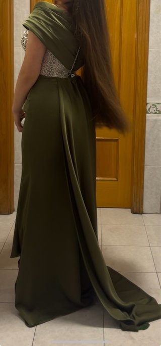 Vestido boda gitana verde con corset de pedrería