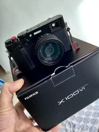 Fujifilm X100VI (Impecable) + Extras Premium