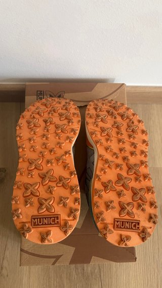 Zapatillas Munich grises y naranjas Talla 36
