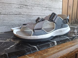 Sandalias Salomon Gris y Blanco
