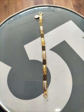 Bracciale in oro da uomo nuovo.