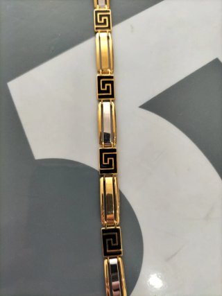Bracciale in oro da uomo nuovo.