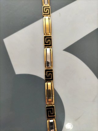 Bracciale in oro da uomo nuovo.
