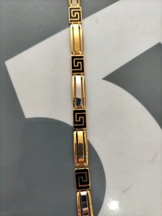 Bracciale in oro da uomo nuovo.