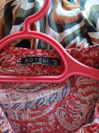 Dos blusas estampadas