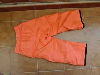 Botas de nieve naranjas y grises+ pantalones